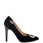 Czarne zamszowe czółenka na obcasie ze złotą klamerką